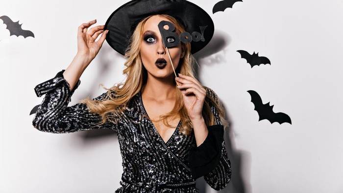 5 Rekomendasi Kostum Halloween untuk Kamu yang Memiliki Rambut Ikal! Salah Satunya Jadi Taylor Swift 5 Rekomendasi Kostum Halloween untuk Kamu yang Memiliki Rambut Ikal! Salah Satunya Jadi Taylor Swift