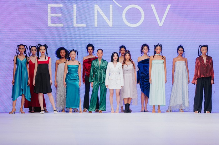Dalam keterangan yang dirilis ELNOV terinspirasi akan nuansa festive dari perayaan Natal dan Tahun Baru maka tak heran bila koleksi yang ditawarkan bergaya formal dan party-ready. Foto: Lazada