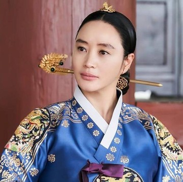 Profil Kim Hye Soo, Pemeran Ratu yang Energik & Pemberani di Drakor Under the Queen's Umbrella, Tetap Awet Muda di Usia 50-an!