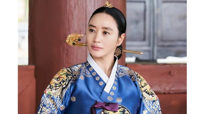 Profil Kim Hye Soo, Pemeran Ratu yang Energik & Pemberani di Drakor Under the Queen's Umbrella, Tetap Awet Muda di Usia 50-an!