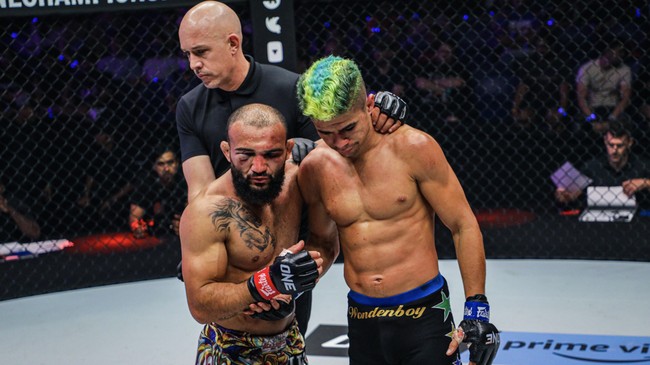 Fabricio Andrade menunduh John Lineker melakukan rekayasa dengan menggunakan alat pelindung selangkangan yang sudah rusak di laga puncak ONE Fight Night 3.