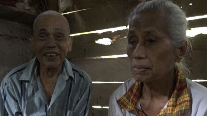 Pasangan suami istri renta, Kallotong (80) dan Mulia (70), di Desa Arabua (Berbuat Baik.id)