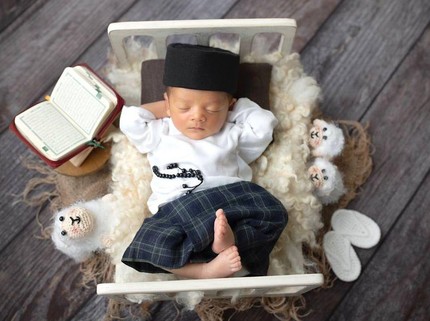 7 Potret Gaya Photoshoot Newborn Anak Artis, Menggemaskan Banget!