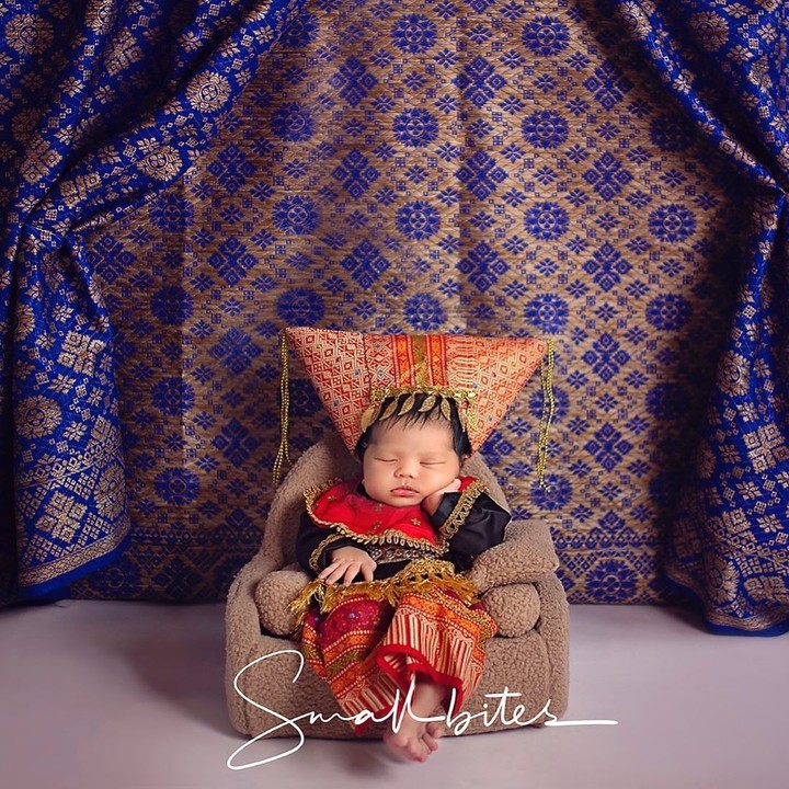 Potret Gaya Photoshoot Newborn Anak Artis