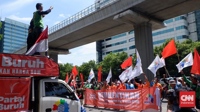 Buruh Demo Tuntut Menkes-Kepala BPOM Dicopot Imbas Kasus Ginjal Akut Mereka merasa Menteri Kesehatan dan Kepala BPOM harus bertanggung jawab usai ada ratusan anak meninggal dunia akibat gagal ginjal akut.