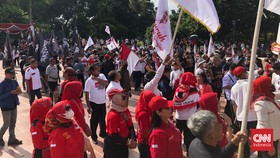 Massa Relawan Ganjar Pranowo Tumpah Ruah di Tugu Proklamasi