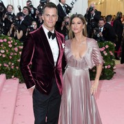 Resmi Bercerai, Simak Kembali Potret Stylish Gisele Bundchen dan Tom Brady di Met Gala
