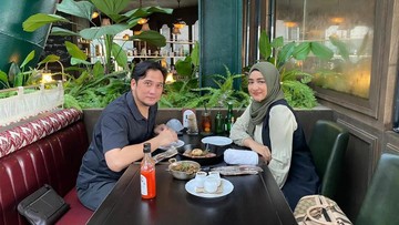KISAH SETAHUN PERNIKAHAN CINDY DAN FIRMAN