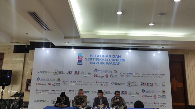 LSP-BWI menggelar uji kompetensi dan sertifikasi bagi 300 pengelola wakaf alias Nazhir dari berbagai instansi di seluruh Indonesia.