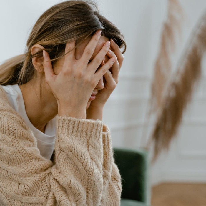 Untuk menjaga kewarasan sebagai ibu rumah tangga, buanglah perasaan merasa bersalah.