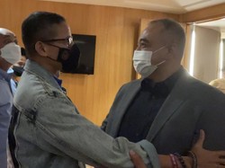 Bupati Tangerang Dipeluk dan Disebut Cagub oleh Sandiaga Uno