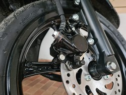 Viral Rem Cakram Motor Disiram Air Usai Lewati Jalanan Ekstrem, Emang Boleh?