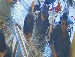 Pasutri di Probolinggo Terekam CCTV Curi Perhiasan Toko Emas