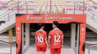 <p>Erina dan Kaesang serasi dengan seragam warna merah putih. Erina mengenakan baju bertuliskan Kaesang dengan nomor punggung 10, sedangkan Kaesang berseragam Erina dengan nomor punggung 12. (Foto: Instagram: @kaesangp)</p>