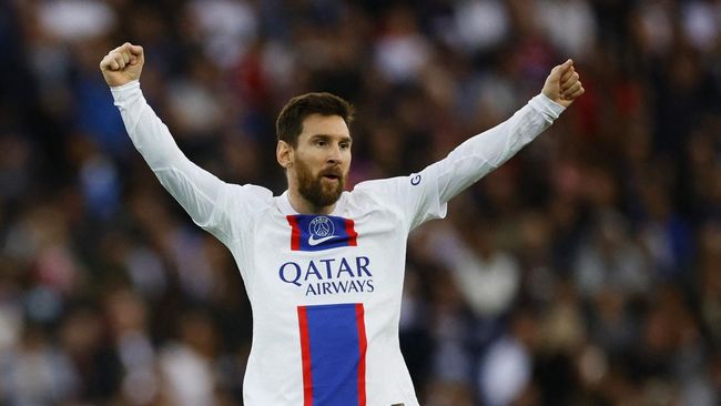 Ingin Bertahan di PSG, Messi Masih Pikirkan Barcelona