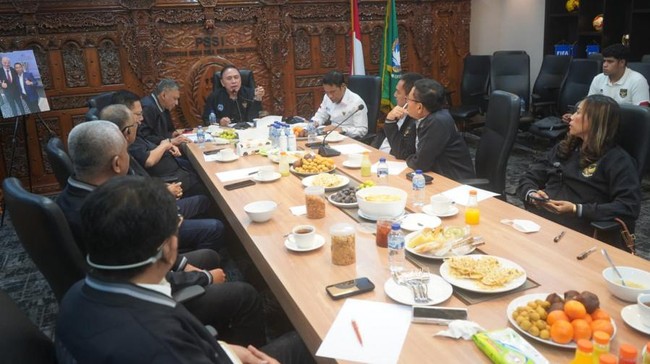 Berikut 2 hasil penting dari Rapat Darurat Exco PSSI yang digelar di Jakarta, Jumat (28/10) malam.