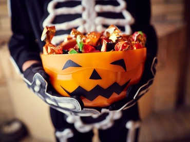 img-title Spanyol Harap Halloween 2023 Tak Dirayakan dengan Kostum Perawat Seksi
