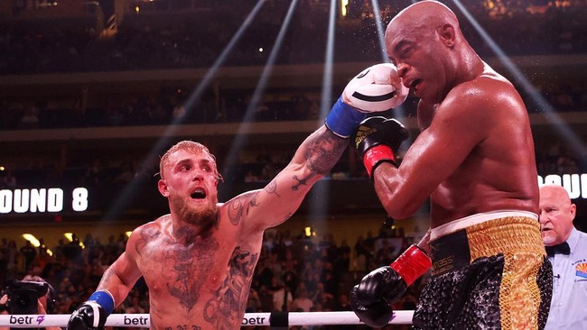 YouTuber Jake Paul menang angka mutlak atas legenda UFC Anderson Silva dalam duel tinju di kelas catchweight, Minggu (30/10) waktu Indonesia.