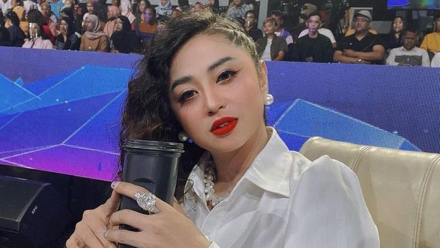 Ngamuk Dihujat Netizen, Ini Momen Dewi Perssik Makan Bareng Aldi Taher