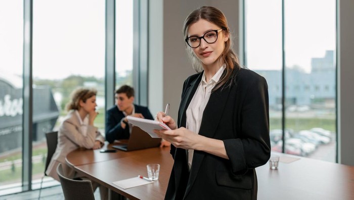 Cara pemimpin sukses berpikir out of the box