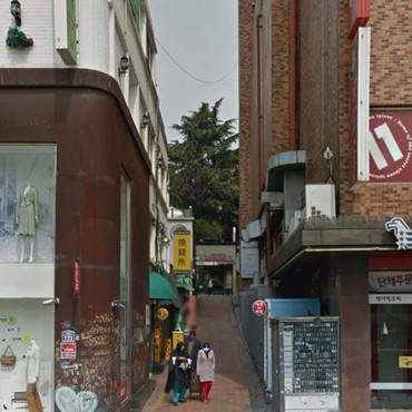 Sempat Dilarang Polisi, Seorang Warga Beri Sesajen di TKP Itaewon