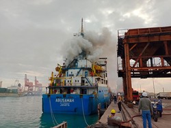 Kapal Muatan Pupuk Terbakar di Pelabuhan Cilegon, Seluruh ABK Selamat