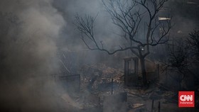 FOTO: Kebakaran Rumah Dekat RS di Jalan Raya Kebayoran Lama Jakarta