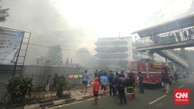 Warga soal Kebakaran di Kebayoran Lama: Asap Masuk RS Permata Hijau