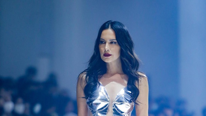 img-title Gaya Artis Perempuan Indonesia yang Dikenal Awet Muda, dari Wulan Guritno hingga Sophia Latjuba!