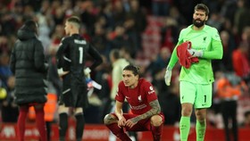 Carragher: Liverpool dalam Masalah Besar, Robertson Bodoh