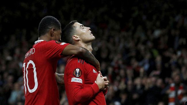 Fans MU Debat Soal Kecerdasan Rashford dengan Ronaldo