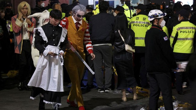 Sebanyak 26 WNA dari total 154 orang tewas dalam insiden stampede kerumunan pesta halloween di distrik Itaewon, Seoul, Korsel.