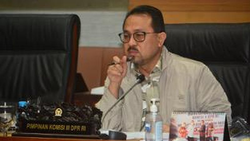 Wakil Ketua Komisi III DPR RI Pangeran Khairul Saleh menilai, peniadaan penindakan tilang secara manual merupakan langkah terobosan