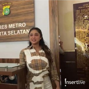 Fans Leslar yang Hina Dewi Perssik Tertangkap, Wajah Lesu Jadi Sorotan