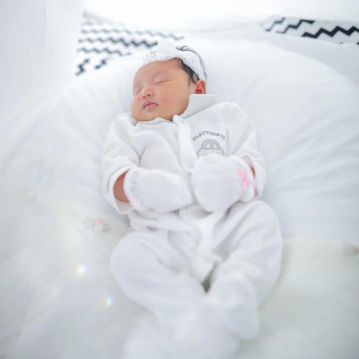 <p>Diketahui pada 4 Oktober lalu. Zaskia dan Sirajuddin menggelar aqiqah untuk putri kecilnya, baby Alia. (Foto : Instagram: @zaskia_gotix)</p>
