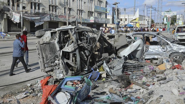 FOTO: Horor Bom Mobil Hantam Kemdikbud Somalia, 100 Orang Tewas