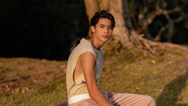 img-title 7 Potret Visual Tampan Eddy Anak Maudy Koesnaedi di Pemotretan Terbaru