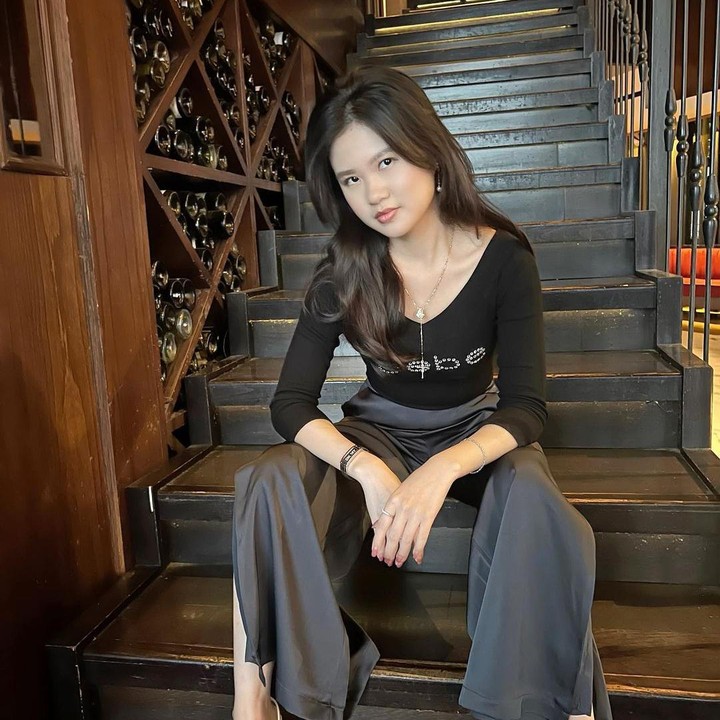 <p>Diketahui saat ini Felicia Tissue juga tengah fokus membangun bisnis kulinernya, Bunda. Ia menawarkan produk keripik kentang dan jamu tradisional yang dibuat dari resep sang nenek. (Foto: Instagram @feliciatissue)<br /><br /><br /></p>