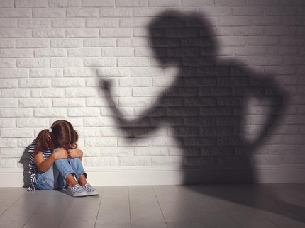 7 Kebiasaan Orang Tua yang Termasuk Child Shaming, Berhenti Sekarang Bun
