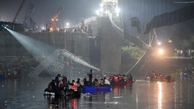 Korban Tewas Jembatan Ambruk India Bertambah Jadi 137 Orang