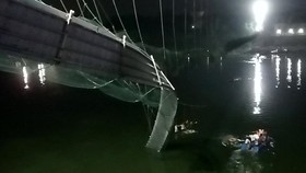 Kronologi Jembatan 100 Tahun Ambruk di India Tewaskan 120 Orang