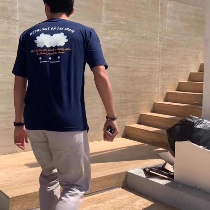 <p>Jonatan Christie atau yang akrab dipanggil Jojo memiliki deretan prestasi yang membanggakan untuk bulutangkis Indonesia. Hasil kerja kerasnya adalah rumah empat lantai yang sedang dibangun. (Foto: Instagram/jonatanchristieofficial)</p>