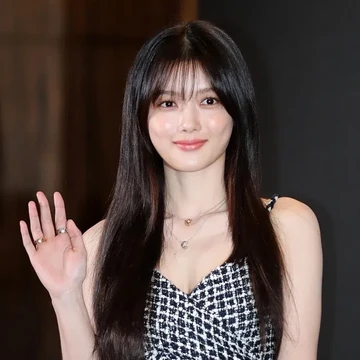 img-title 5 Gaya Kim Yoo Jung di Drama dan Film Terbaiknya, Transformasi Aktris Cilik yang Kini Beranjak Dewasa!