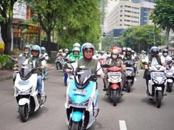 Gelar Konvoi 1.300 Motor Listrik di Surabaya, PLN Pecahkan Rekor MURI