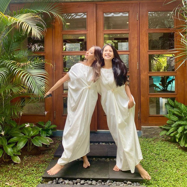 <p>Tidak hanya Maudy saja yang memiliki kecerdasan dan bakat dalam dirinya, Amanda pun sama, lho, Bunda. Amanda adalah salah satu alumni kampus bergengsi di dunia, yakni King's College di London. (Foto: Instagram@maudyayunda)</p>