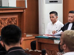 Eliezer dan ART Sambo Kompak Pakai Baju Hadiah Sambo, Jaksa: Janjian?