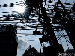 Celaka Perkara Kabel Menjuntai di Ibu Kota, Salah Siapa?