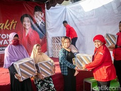 Kader PDIP Surabaya Kerja Bakti Bersama Warga di Kampung Padat Penduduk