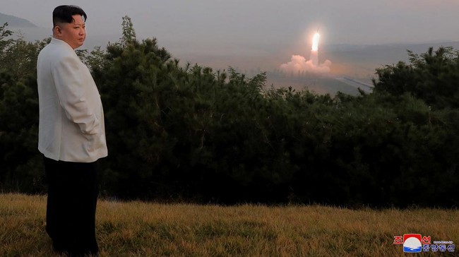 Jepang dan Korea Selatan juga memantau peluncuran roket yang membawa satelit mata-mata Korea Utara, yang meledak dalam penerbangan tahap pertama.
