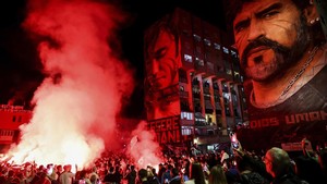 FOTO: Fan Napoli Rayakan Hari Lahir Maradona Sang Legenda